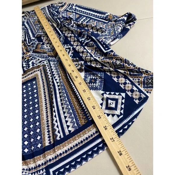 SOLD💙Cocomo Top Women Size Large Blue White Geometric Blouse Stretch 3/4 Sleeves - Picture 6 of 16